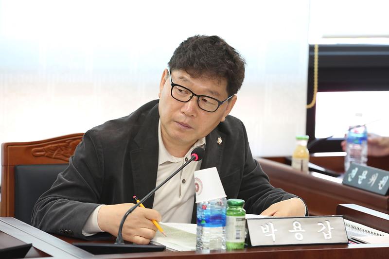 2024.10.08._제270회_제1차_환경경제안전위원회_(31).jpg 이미지