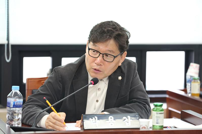 2024.10.15._제270회_제5차_환경경제안전위원회_(26).jpg 이미지