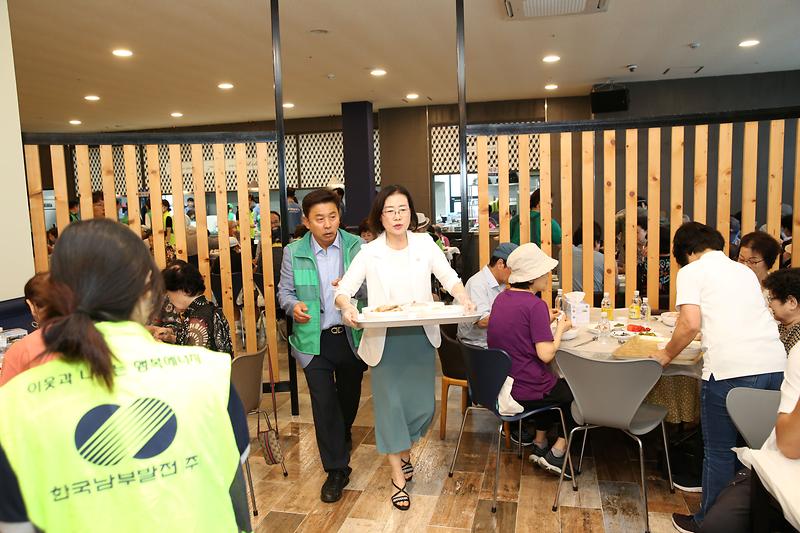 2023.07.07._청라3동_삼계탕_나눔_행사3.jpg 이미지