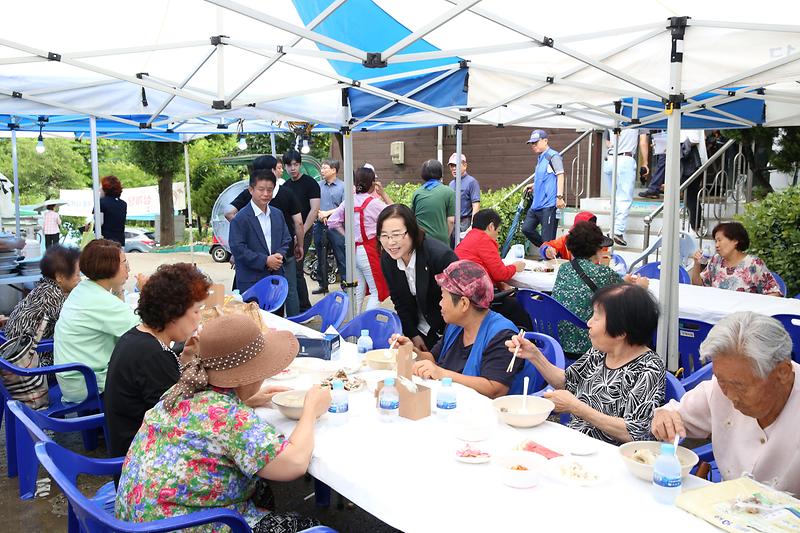 2023.07.11._사랑의_삼계탕_나눔행사(가좌1,_2,_3,_4동)4.jpg 이미지