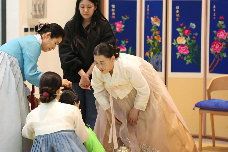 2023.09.21._제3회_청년주간(발달장애청년_성년례)_(34).jpg 이미지