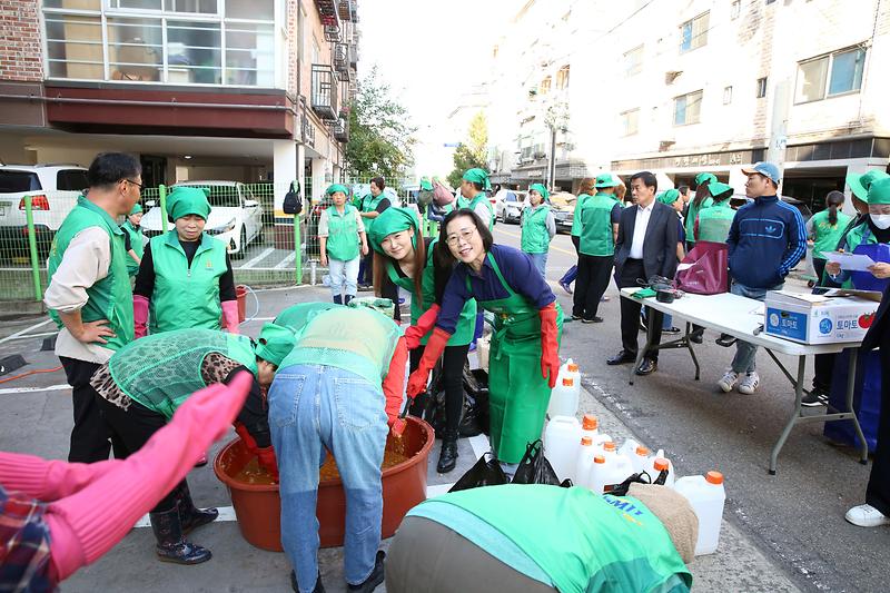 2023.10.12._서구새마을협의회_사랑의_고추장_나누기_(13).jpg 이미지