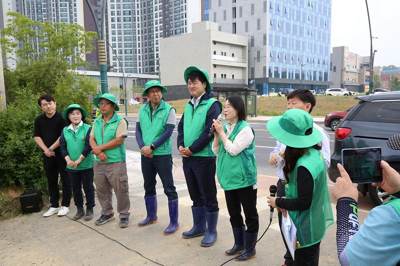 2024.05.21._서구새마을회_휴경지경작_고구마순_심기_(25).jpg 이미지