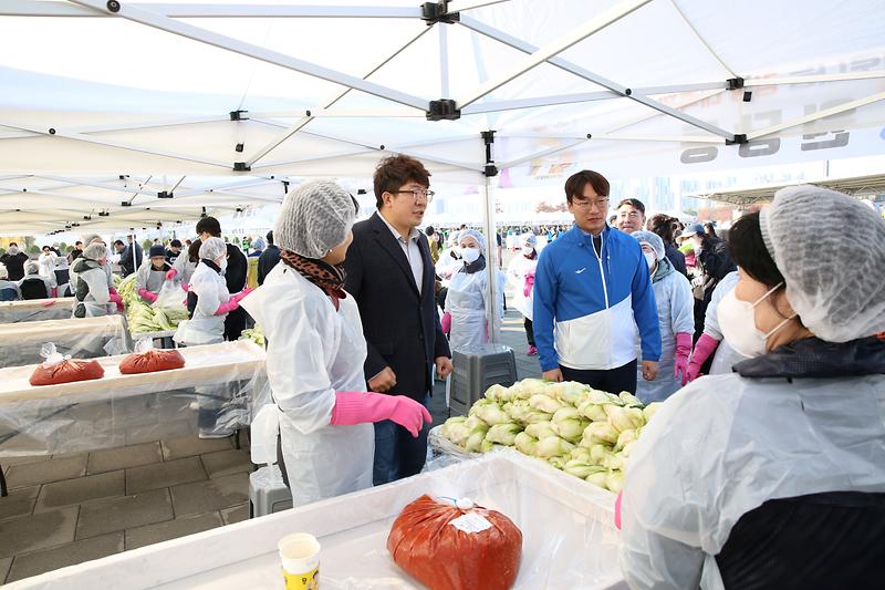 2024.11.13._제1회_서로_나눔_김장대축제_(7).jpg 이미지