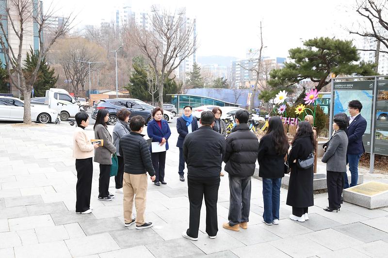 2025.02.28._서구의회_서구_평화의_소녀상_현장점검_(18).jpg 이미지