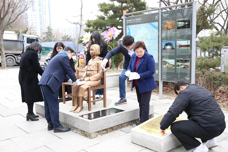 2025.02.28._서구의회_서구_평화의_소녀상_현장점검_(40).jpg 이미지