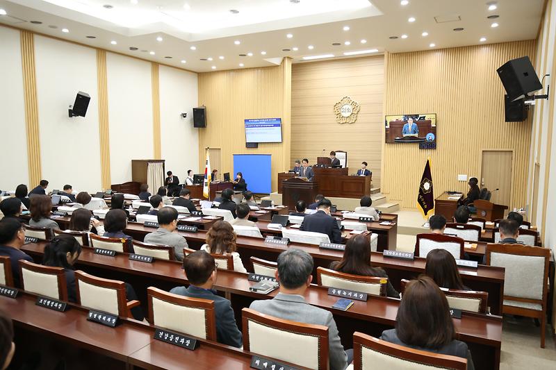 2026.03.30._제279회_서구의회_임시회_제2차_본회의_(142).jpg 이미지