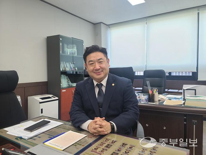 [중부일보 인터뷰] "부족한 정주여건 개선 온 힘" 사진