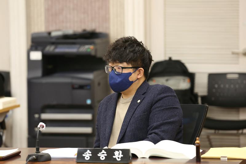 2023.11.21._2023년도_행정사무감사_개시선언_및_1일차_(송승환).jpg 이미지