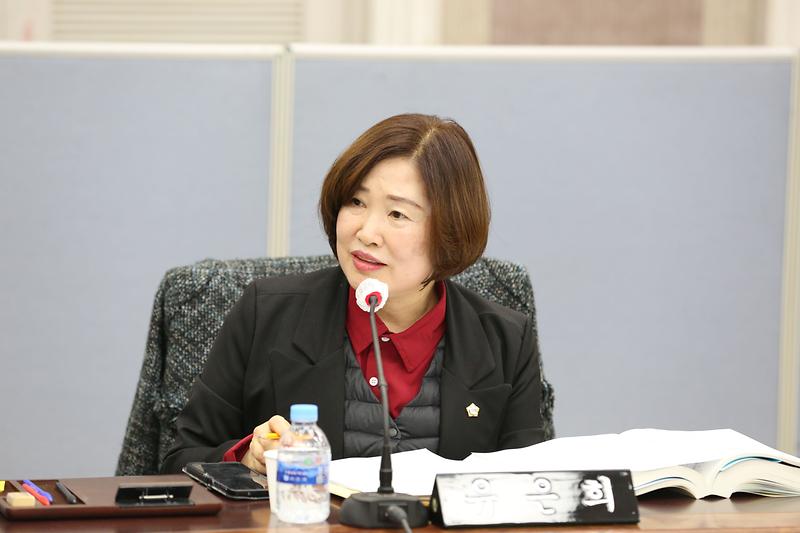 2023.11.21._2023년도_행정사무감사_개시선언_및_1일차_(유은희).jpg 이미지