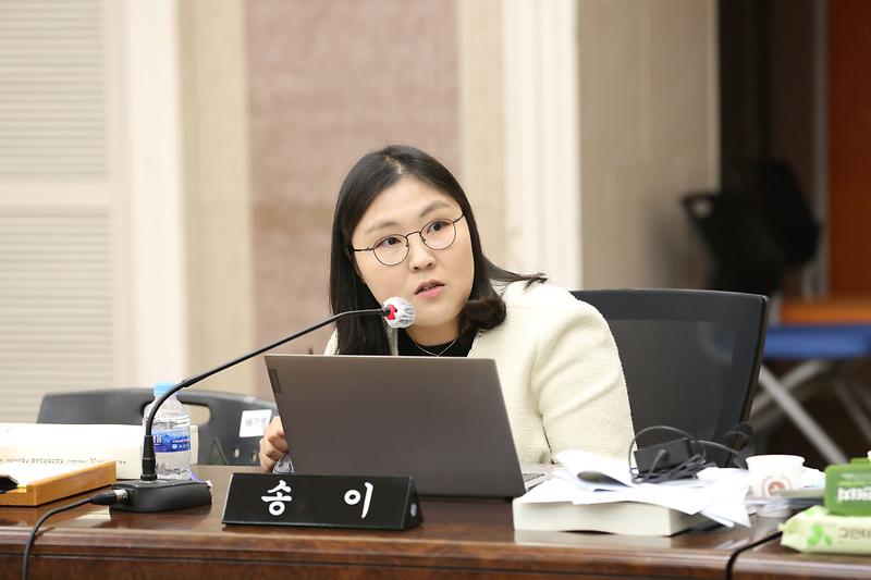 2023년도 행정사무감사 2일 차 (송이 위원) 사진