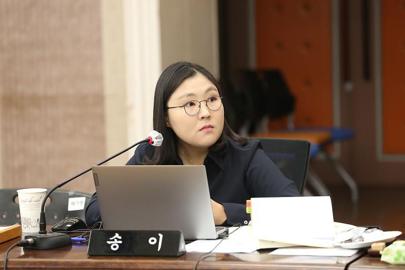 2023년도 행정사무감사 3일 차 (송이 위원) 사진