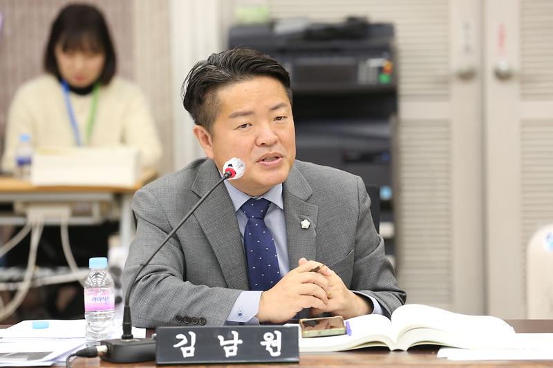 2023년도 행정사무감사 5일 차(김남원 위원) 사진