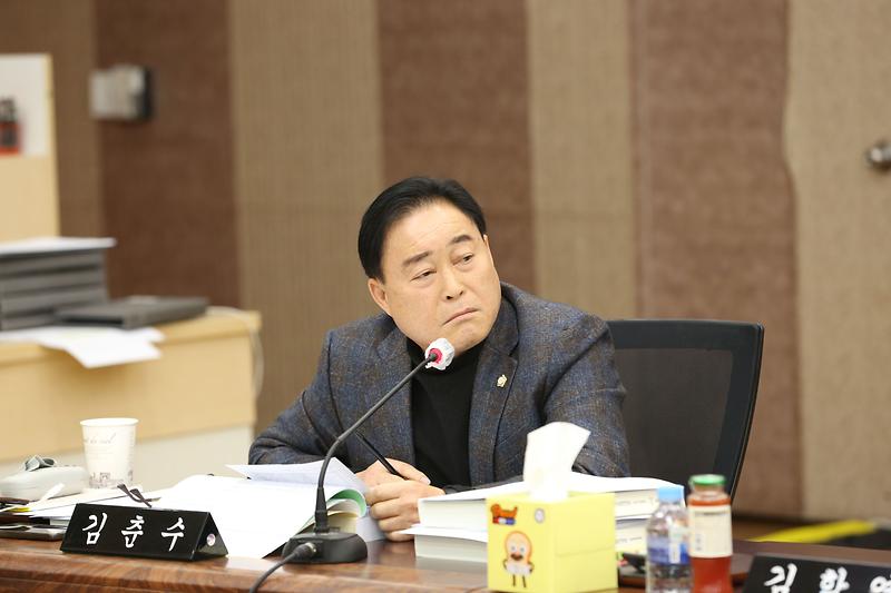 2023년도 행정사무감사 7일 차&강평(김춘수 위원) 사진