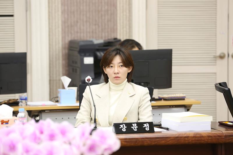 2023년도 행정사무감사 7일 차&강평(장문정 위원) 사진