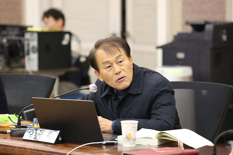 2024.11.21._2024년도_행정사무감사_특별위원회_개시선언및1일차_(200).jpg 이미지