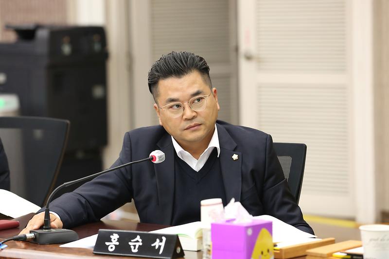 2024.11.21._2024년도_행정사무감사_특별위원회_개시선언및1일차_(210).jpg 이미지