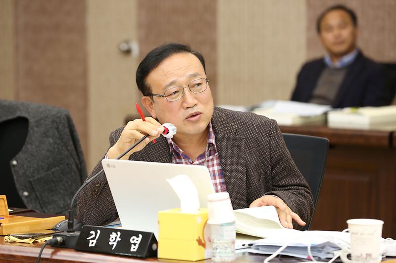 2024.11.21._2024년도_행정사무감사_특별위원회_개시선언및1일차_(321).jpg 이미지