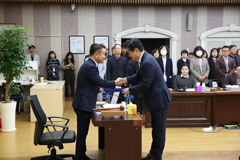 2024.11.21._2024년도_행정사무감사_특별위원회_개시선언및1일차_(41).jpg 이미지