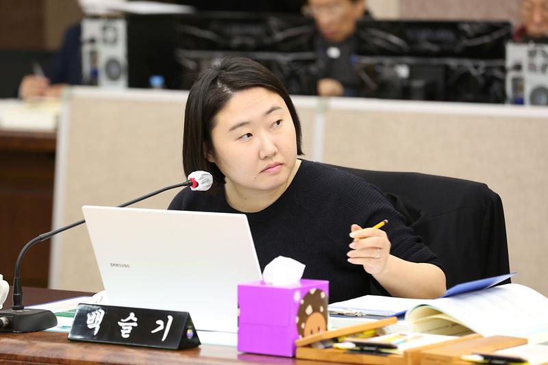 2024.11.22._2024년도_행정사무가사_특별위원회_2일차_(102).jpg 이미지