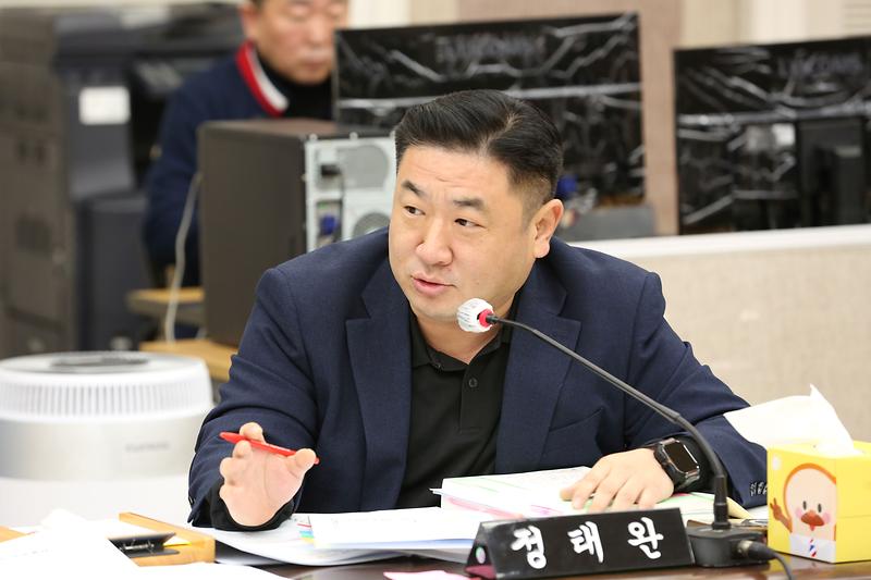 2024.11.25._2024년도_행정사무감사_특별위원회_3일차_(20).jpg 이미지