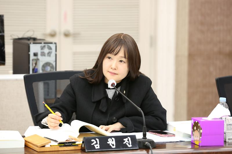 2024.11.25._2024년도_행정사무감사_특별위원회_3일차_(281).jpg 이미지