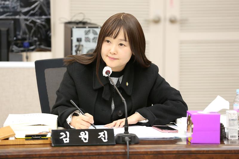 2024.11.25._2024년도_행정사무감사_특별위원회_3일차_(284).jpg 이미지