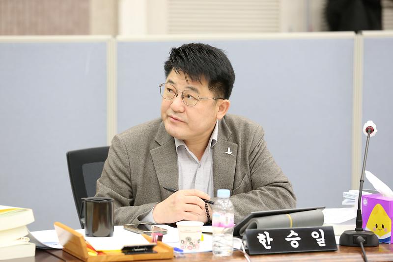 2024.11.26._2024년도_행정사무감사_특별위원회_4일차_(225).jpg 이미지