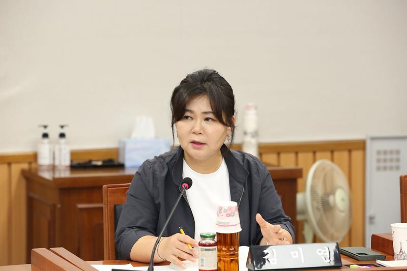 2023.10.17._제263회_제2차_복지도시위원회_(2).jpg 이미지