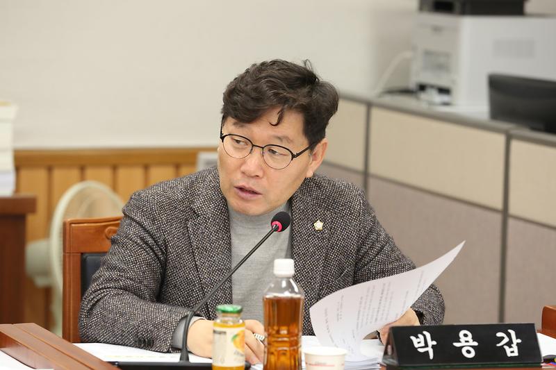 2023.11.30._제264회_제1차_복지도시위원회_(20).jpg 이미지