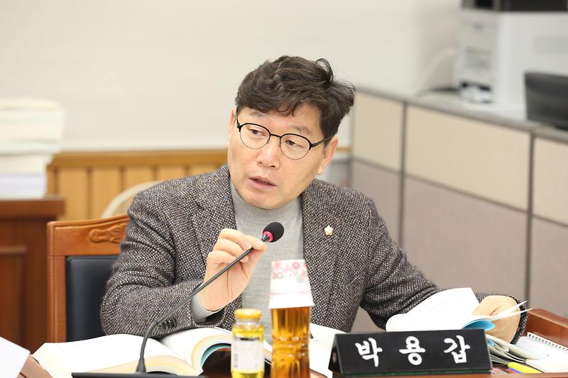 제264회 제6차 복지도시위원회 (2023.12.11.) (박용갑 위원) 사진