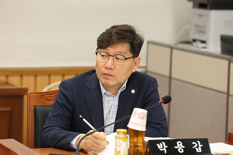 2024.04.19._제266회_제4차_복지도시위원회_(24).jpg 이미지