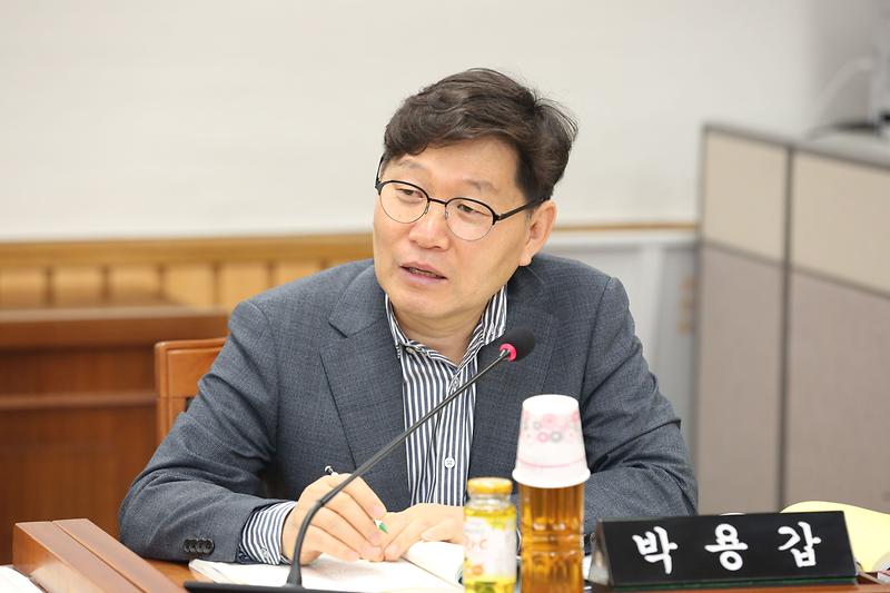 2024.04.22._제266회_제5차_복지도시위원회_(7).jpg 이미지