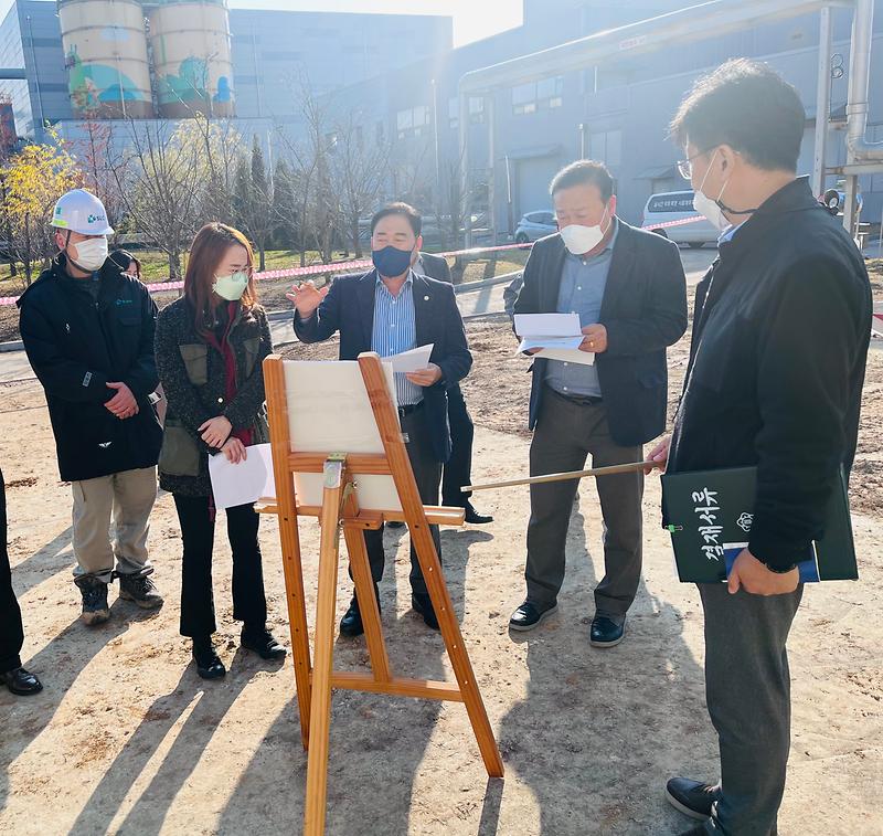 2022-11-18_보도자료_사진_(인천서구_환경경제위원회_수도권매립지_부취제_항의_관련_현장방문).jpg 이미지