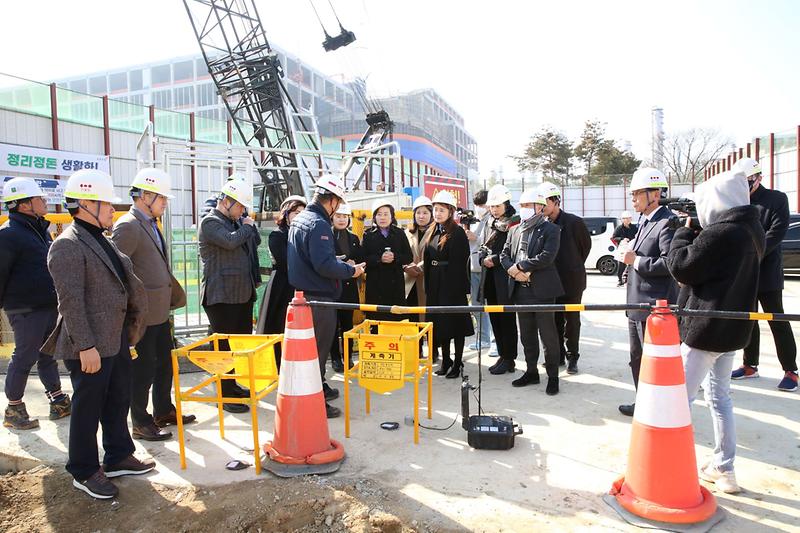 2023-02-24_보도자료2_사진2(서구의회_서울도시철도_7호선_청라연장사업_현장방문)(크기조정).jpg 이미지