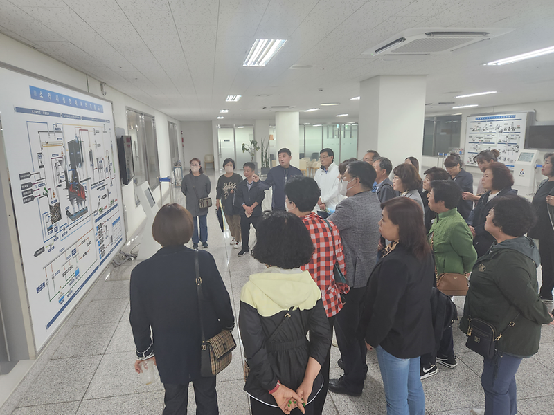 2023-10-06_보도자료_사진(서구_탄소중립_녹색성장_연구회,_하남시_유니온파크_시찰).png 이미지