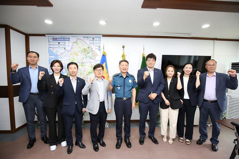 2024-07-09_보도자료_사진1(인천_서구의회_후반기_의장단_경찰서,_소방서_방문).jpg 이미지