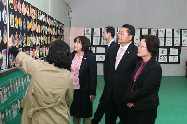 동인천 여중 작품전시회 사진