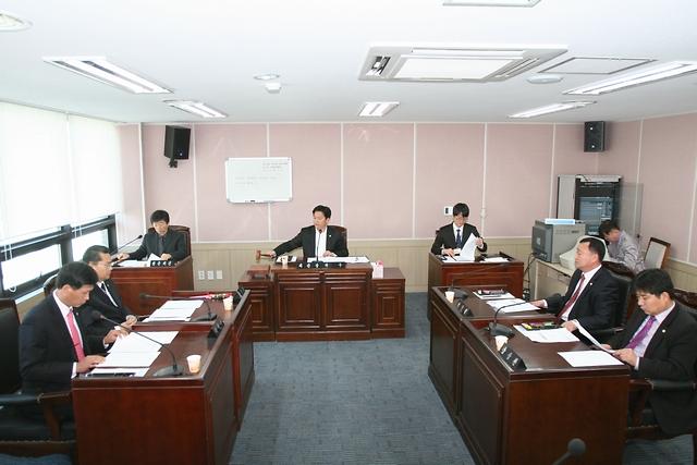 의회운영위원회 사진