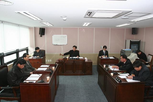 의회운영위원회 사진