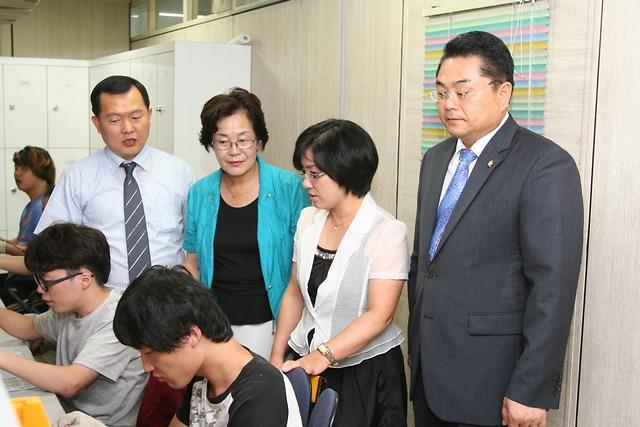 추석맞이 예진원 위문 사진