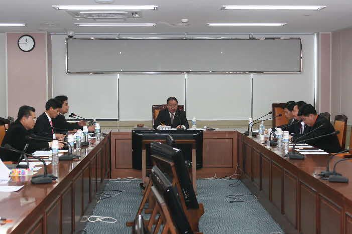 조례정비특별위원회 개최 사진