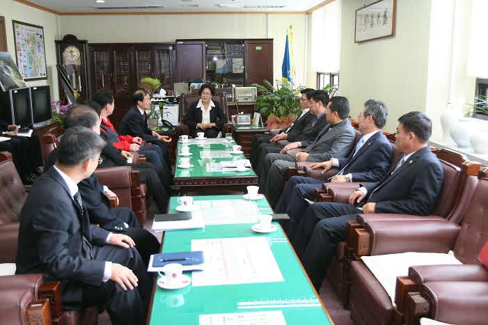 신임 행정부시장 의회방문 사진