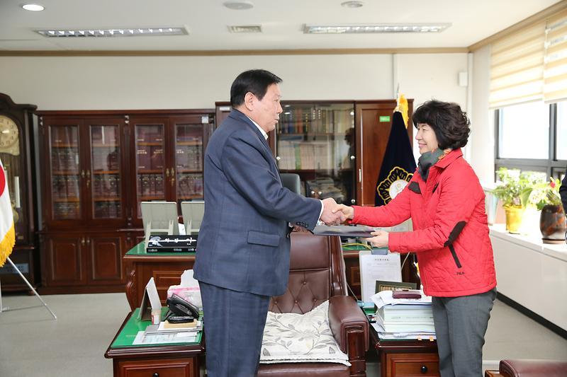 2015 회계연도 결산검사위원 위촉장 수여 사진