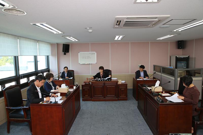 의회운영위원회 사진