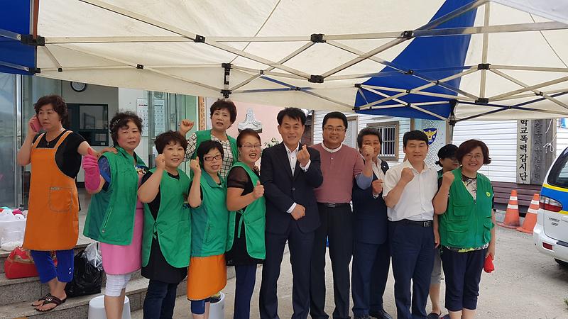 신현노인정 삼계탕 대접 행사 사진