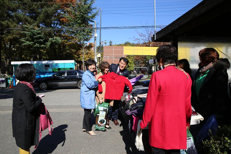 연희동 새마을부녀회 이웃돕기 바자회 사진