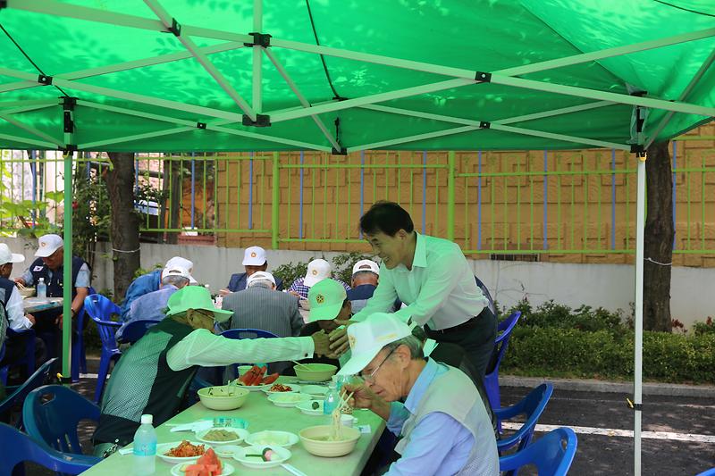연희동바르게살기위원회 보훈회관국수봉사(2017.06.20 ) 사진