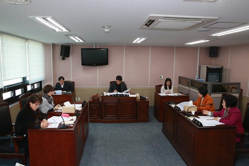 의회운영위원회 2018년도 일반 및 기타특별회계 예산안 심의 사진