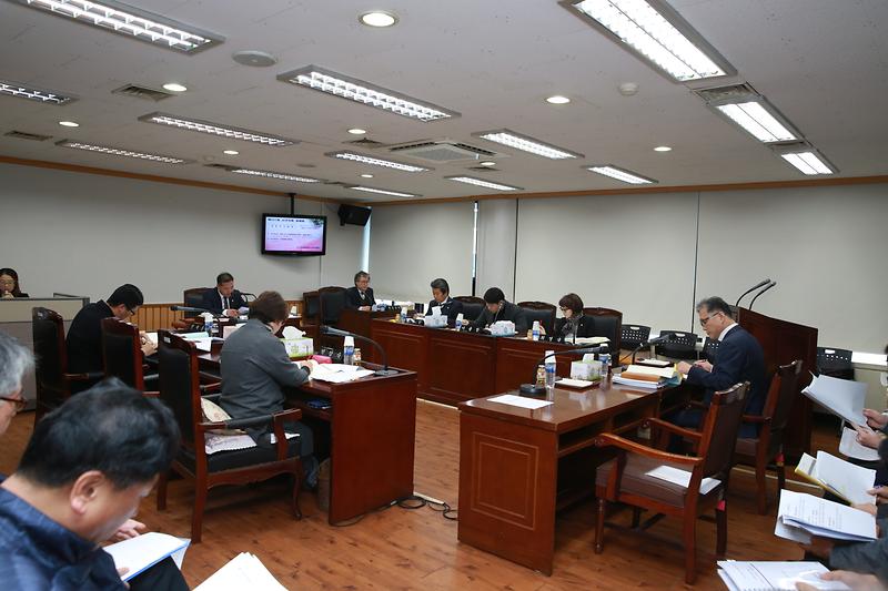 기획총무위원회 2018년도 일반 및 기타특별회계 예산안 심의 사진